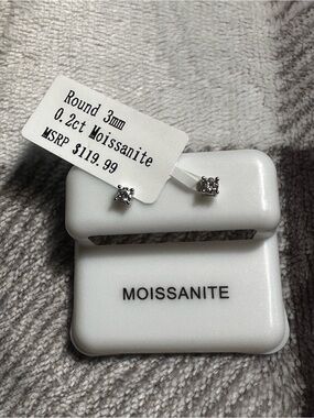 925 Sterling Silver Moissanite Round 3mm 0.2ct Stud Earrings GRA Cert.